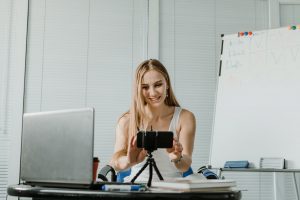 30 Side hustle ideas to make an extra $1000/ month in 2022